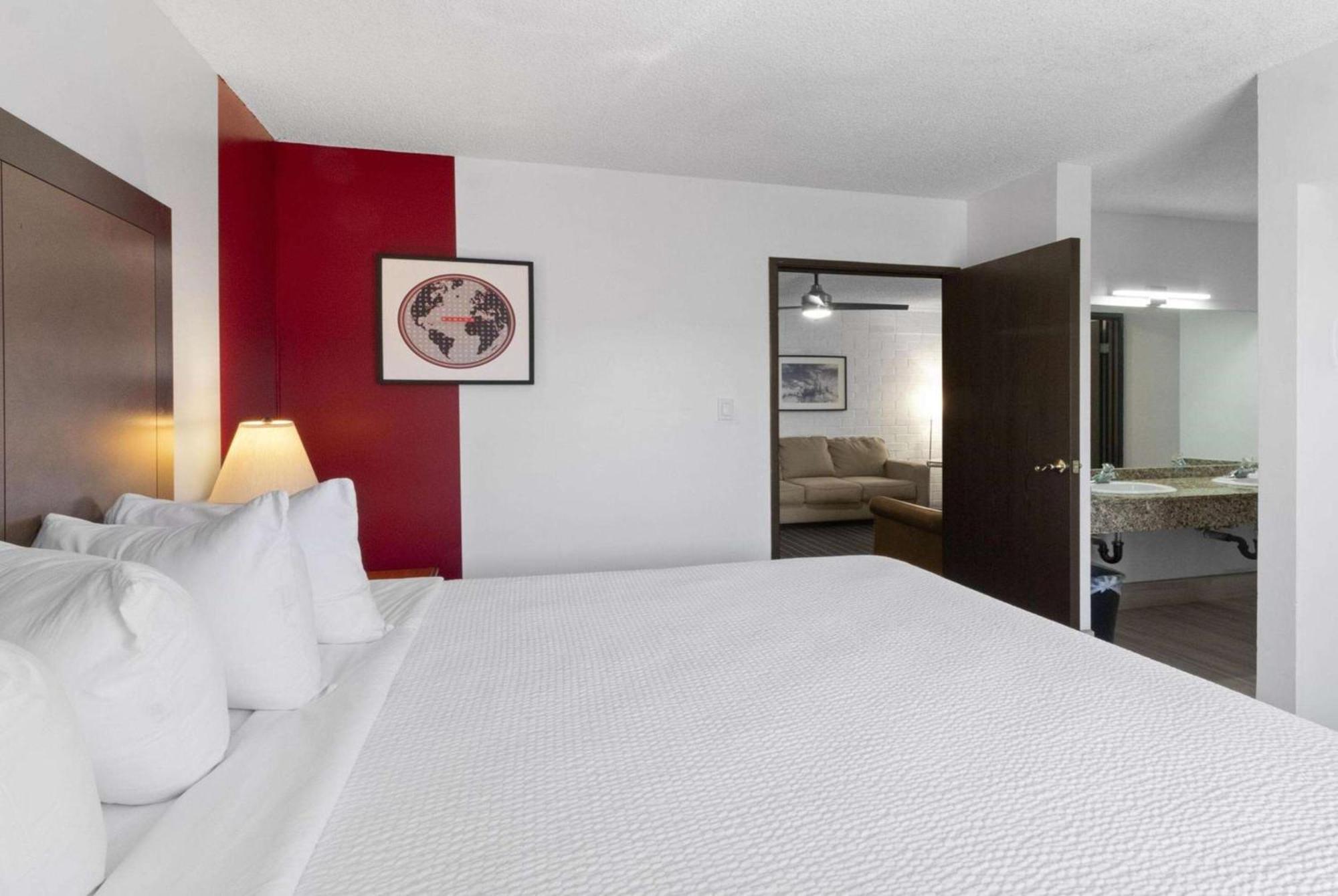 Ramada By Wyndham Richfield Ut I-70 Hotel Exterior photo