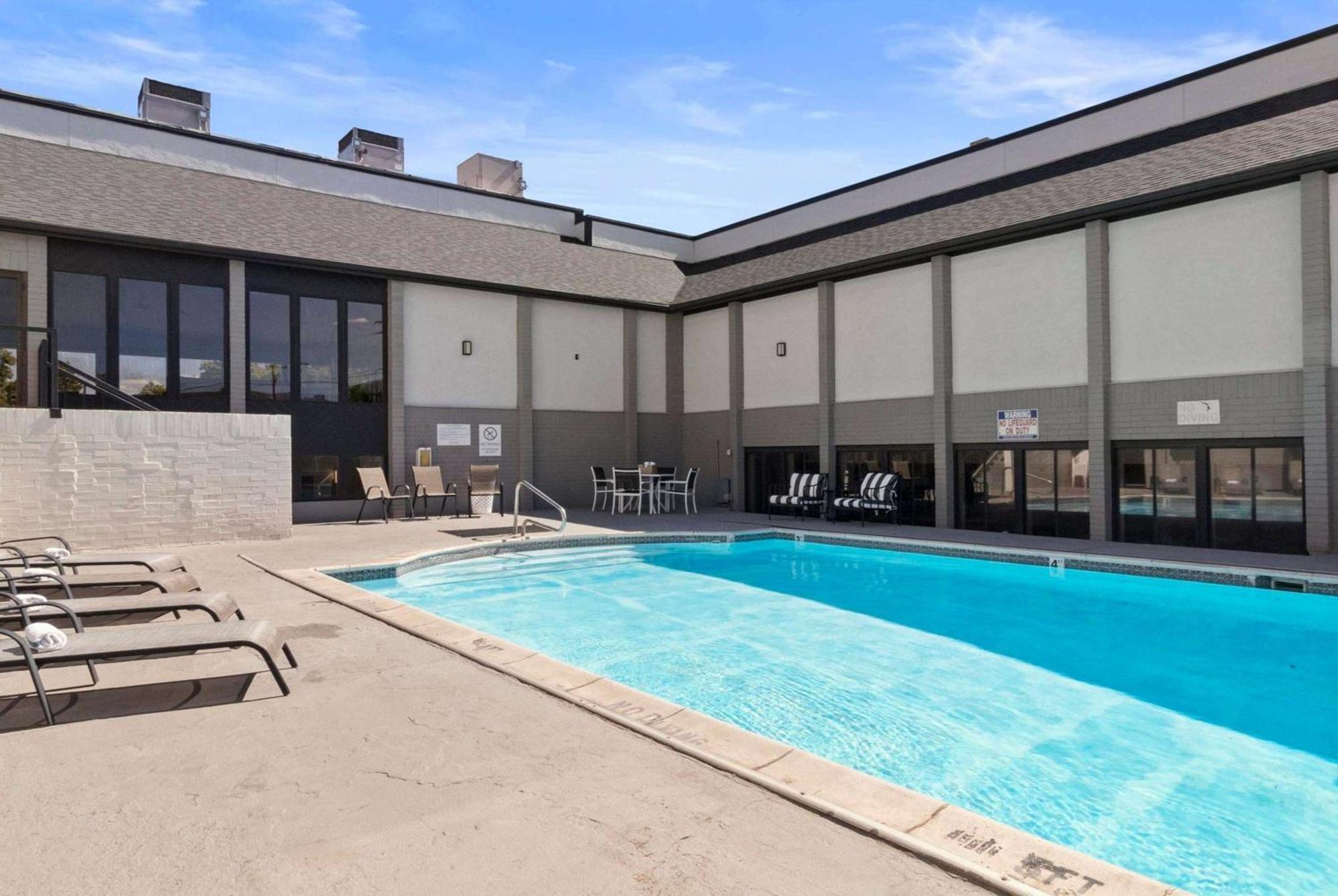 Ramada By Wyndham Richfield Ut I-70 Hotel Exterior photo