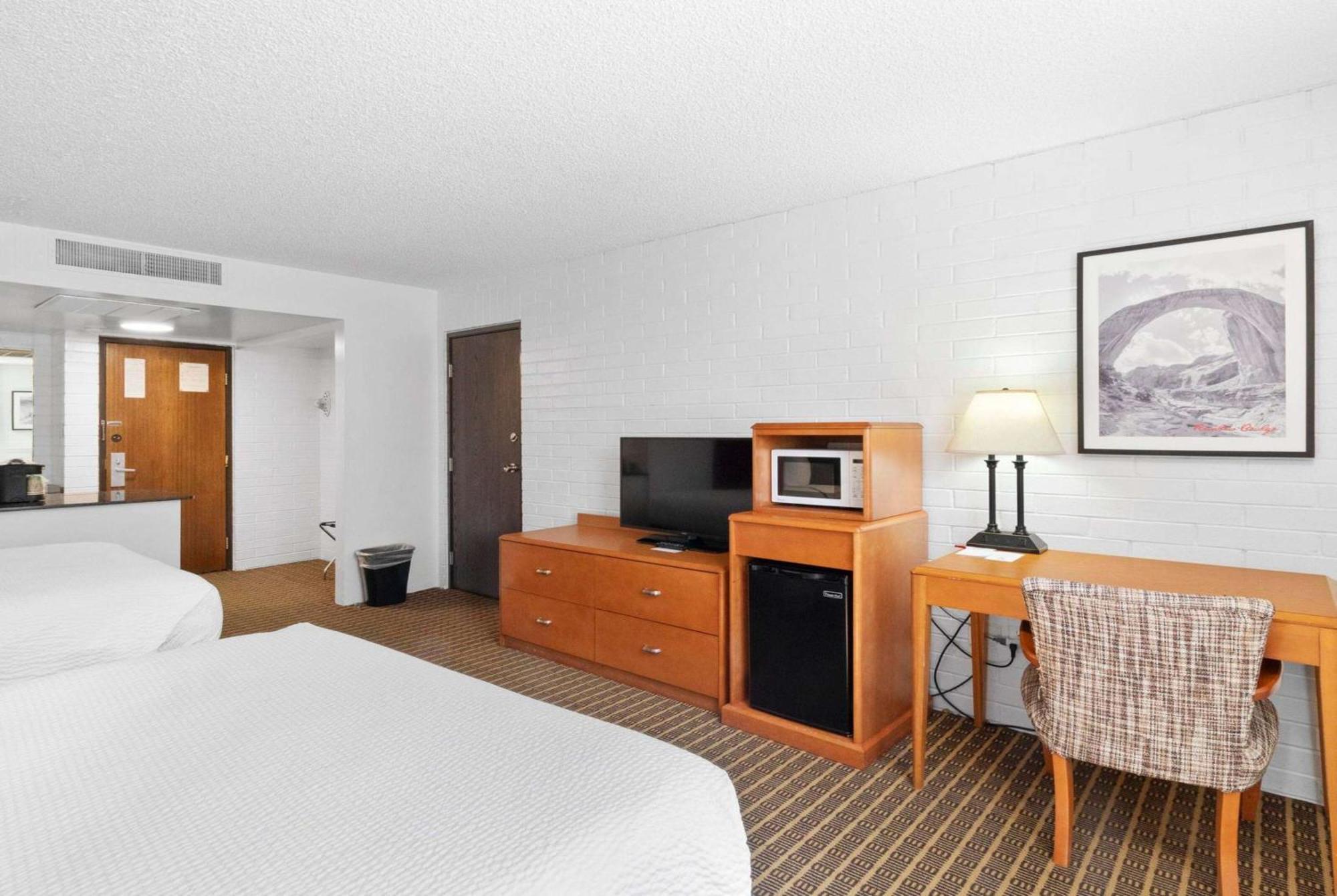 Ramada By Wyndham Richfield Ut I-70 Hotel Exterior photo